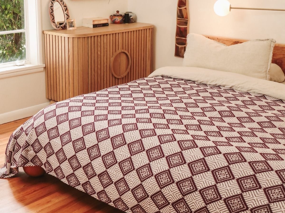 <p>Zarif Blanket</p>