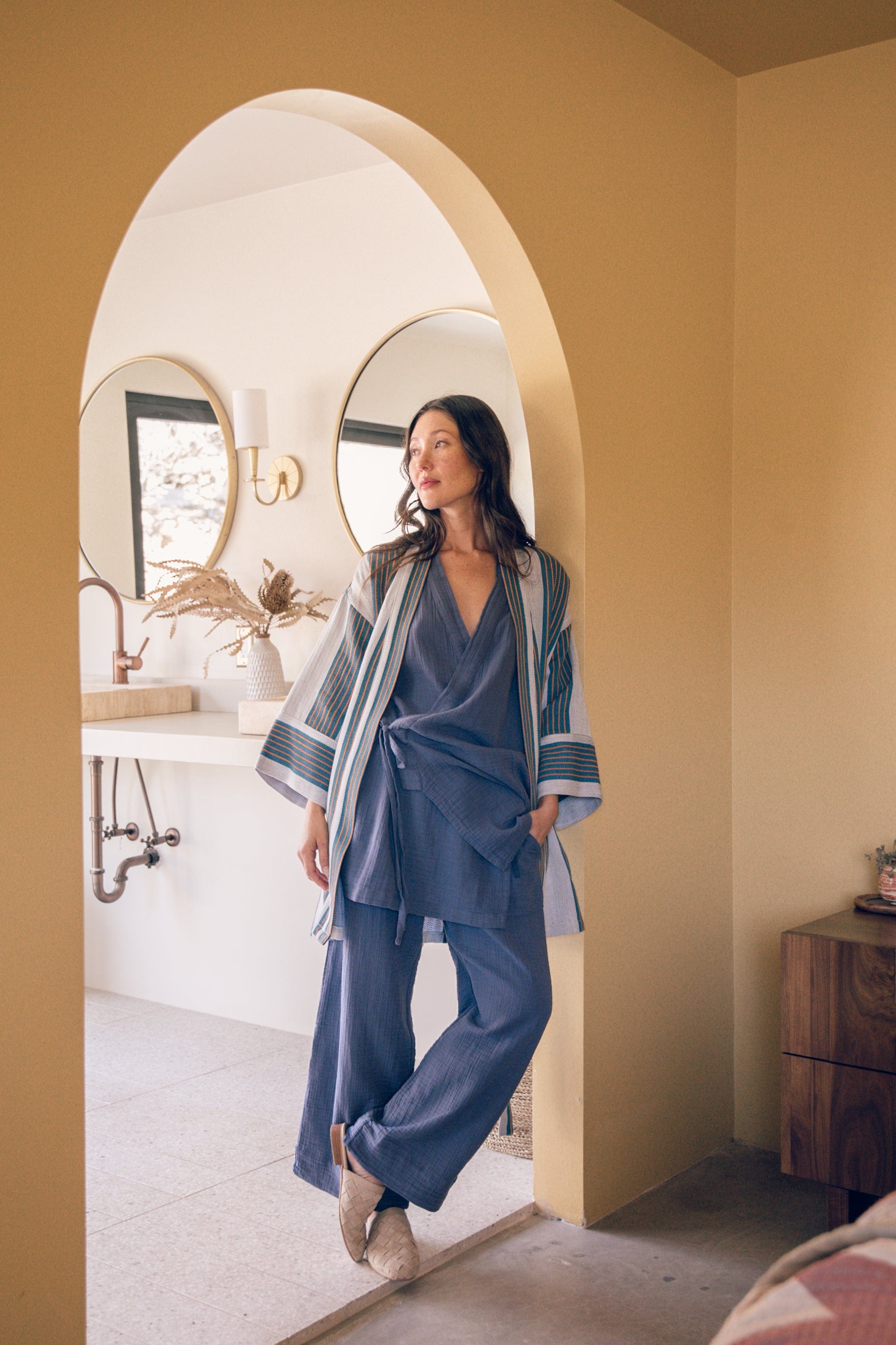 OddBird Robes Fidan Kisa-Cut Robe