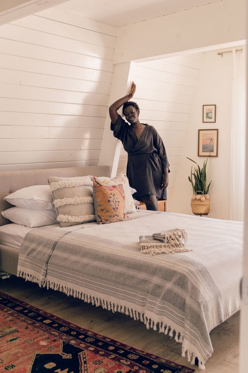 Midweight Queen Sibel Blanket White/Grey 100 Cotton & Machine